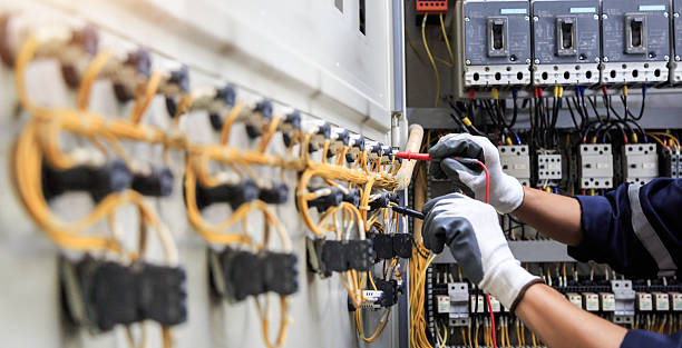 Professional Electrician technician working in Bangor, MI